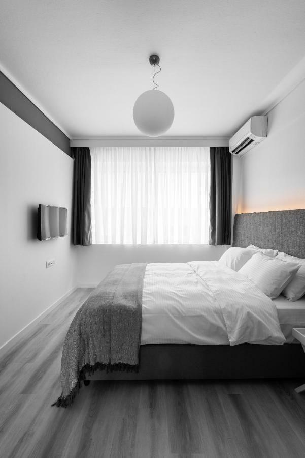 M&F Luxury Suites Est. 2019 / F Suite Солун Екстериор снимка